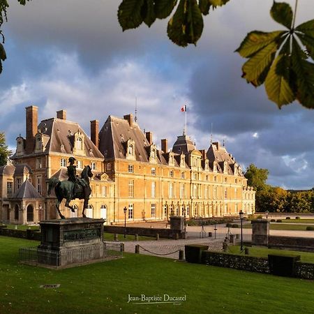 או La Verriere. Les Locations Isahora C'Est Aussi Plusieurs Appart' De Standing A 2 Pas Du Chateau D'Eu, Des Falaises Du Treport, De Mers Les Bains Et Aux Portes De La Baie De Somme מראה חיצוני תמונה