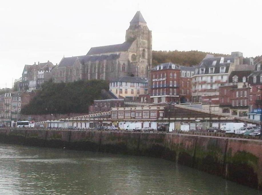 או La Verriere. Les Locations Isahora C'Est Aussi Plusieurs Appart' De Standing A 2 Pas Du Chateau D'Eu, Des Falaises Du Treport, De Mers Les Bains Et Aux Portes De La Baie De Somme מראה חיצוני תמונה