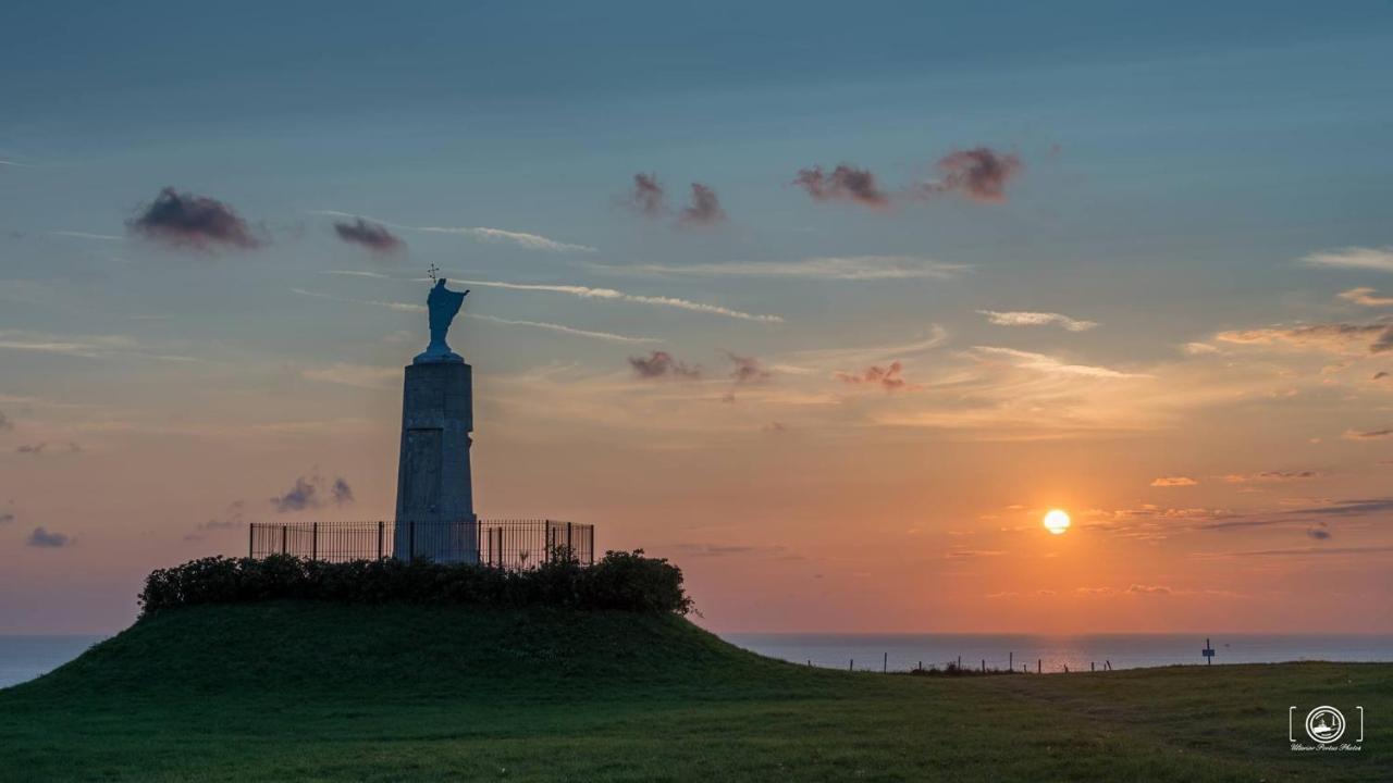 או La Verriere. Les Locations Isahora C'Est Aussi Plusieurs Appart' De Standing A 2 Pas Du Chateau D'Eu, Des Falaises Du Treport, De Mers Les Bains Et Aux Portes De La Baie De Somme מראה חיצוני תמונה