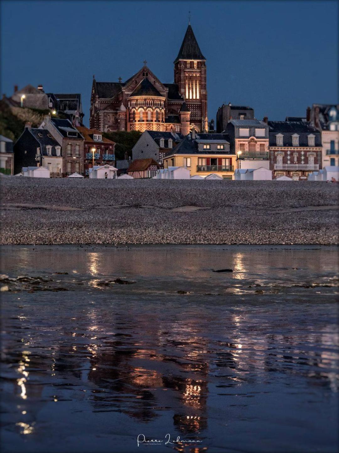 או La Verriere. Les Locations Isahora C'Est Aussi Plusieurs Appart' De Standing A 2 Pas Du Chateau D'Eu, Des Falaises Du Treport, De Mers Les Bains Et Aux Portes De La Baie De Somme מראה חיצוני תמונה