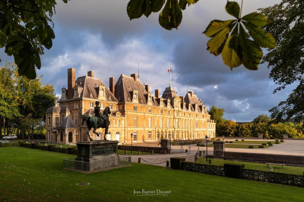 או La Verriere. Les Locations Isahora C'Est Aussi Plusieurs Appart' De Standing A 2 Pas Du Chateau D'Eu, Des Falaises Du Treport, De Mers Les Bains Et Aux Portes De La Baie De Somme מראה חיצוני תמונה